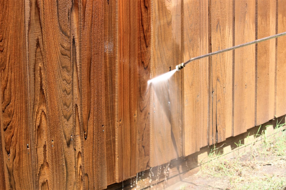 Wood & Iron Fence Washing - Best Cleaning Service | Alabama